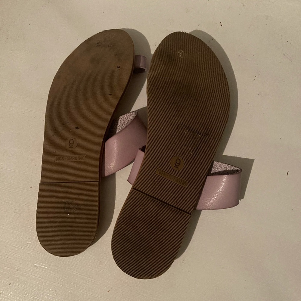Size 9 Sandals - Picture 3 of 4
